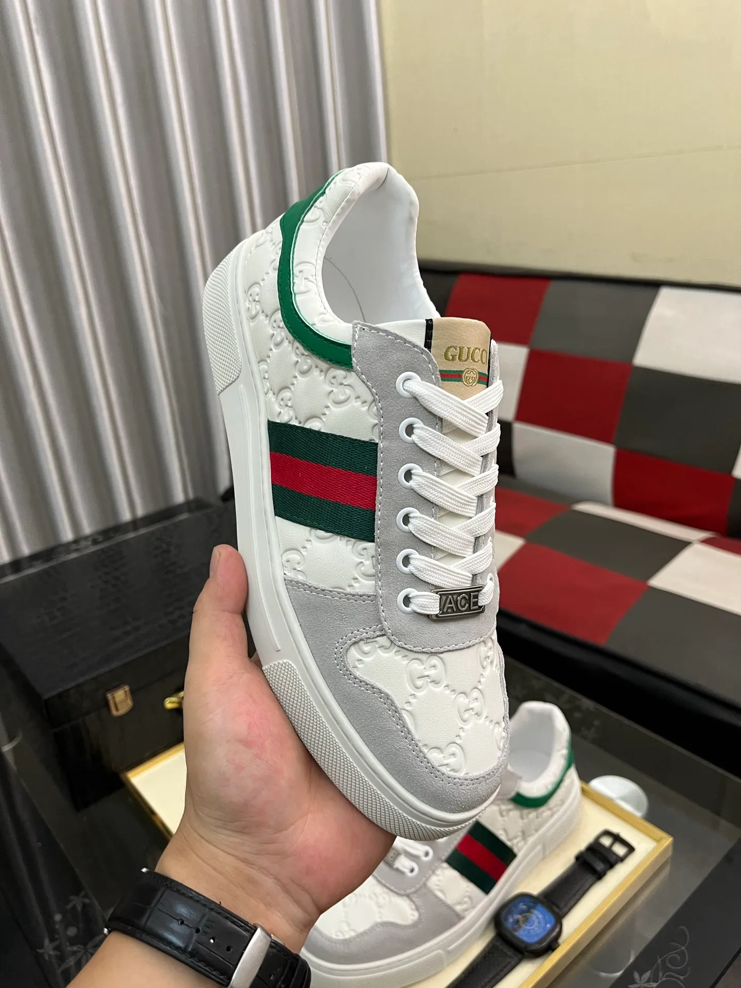 Men's Men's Shoes💰440⌚️⌚️【GUCCI】Gucci men's latest white shoe series casual shoes! The official website is built 1:1. Upper: Made of imported cowhide, with electric embroidery ➕Inner lining: Made of high-quality first-layer pigskin, soft and comfortable. Picky material selection and exquisite workmanship give you the best enjoyment. Size: 38-44 yards, 3️⃣ colors available.